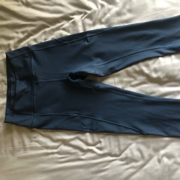 Lululemon in movement legging 23” submarine size 4 - Picture 8 of 9